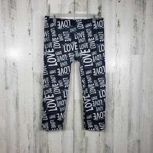 3/$15 no boundaries 3D love cropped capri leggings women's size XL 15-17